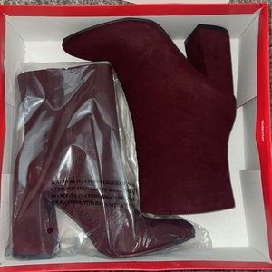Size 7.5 brand new ankle boots.